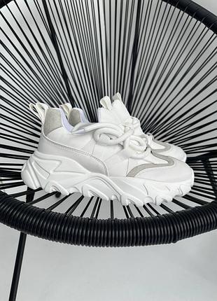 Кроссовки белые з дефектом по скидке