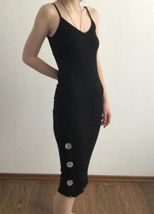 Довга чорна сукня