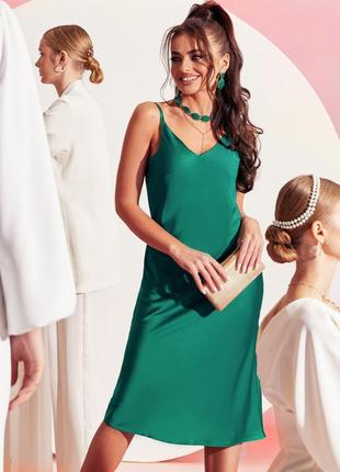 Зеленое платье-комбинация длины миди в бельевом стиле2 фото