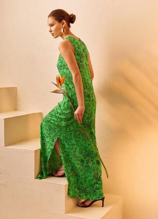 Длинное зеленое платье без рукавов с высокими разрезами и карманами по бокам7 фото