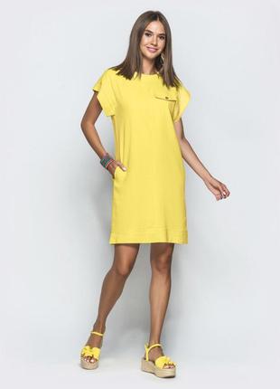 Лаконичное яркое желтое платье прямого кроя2 фото