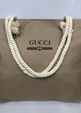 Пляжная сумка gucci с канатными ручками.