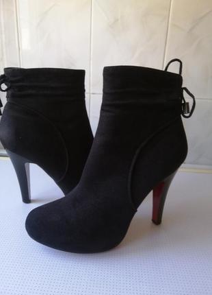 Женские чёрные замшевые ботинки демисезонные 37 размера. ботинки, ботиночки, ботилъёны женские весна - осень 37 размер