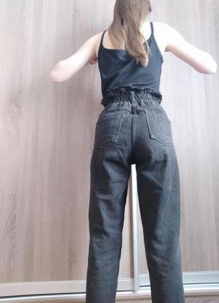 Черные джинсы с резинкой на талии8 фото