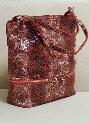 Яркая стильная сумка из натуральной лазерной кожи " питон"