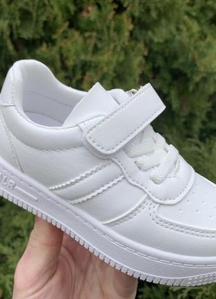 Дитячі білі кеди