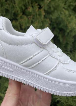 Дитячі білі кеди