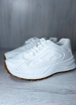 Жіночі білі кросівки