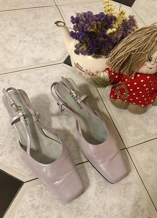 Трендові шкіряні босоніжки з квадратним носком