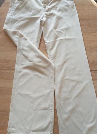 Белые коттоновые джинсы