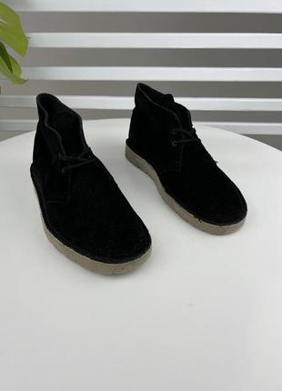 Чоловічі замшеві дезерти clarks