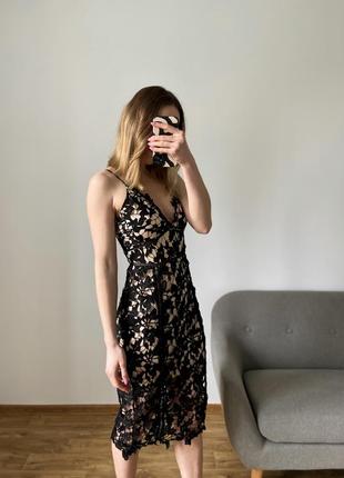 Вечірня сукня із чорного мережива на нюдовій підкладці3 фото