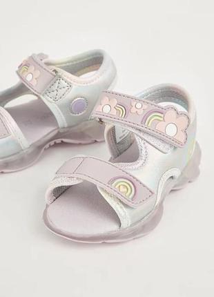 Легкие и красивые сандалии для девочки бренд george светятся при хотьбе2 фото