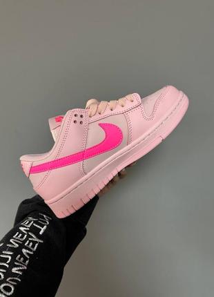 Nike dunk rose жіночі рожеві кросівки найк демісезон весна осінь з перфорацією женские розовые малиновые трендовые кроссовки деми4 фото