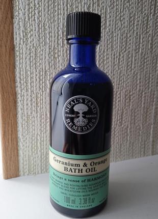 Успокаивающее и расслабляющее масло для ванны neal's yard remedies geranium &amp; orange. органика1 фото