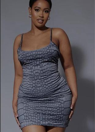 Платье в змеиный принт на бретелях plt l