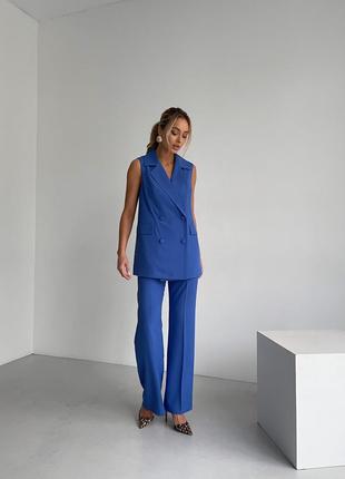 Классический брючный костюм с удлиненным жилетом жилеткой