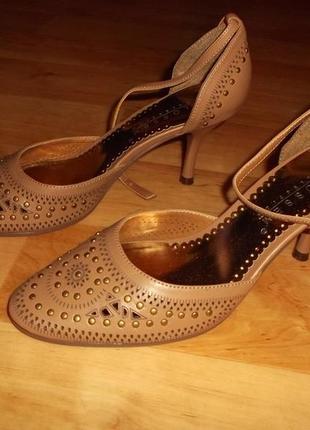Босоножки   беж на высоком каблуке  с заклепками, туфли р. 38 - blossem collection2 фото