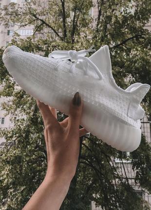 Полностью рефлективные кроссовки adidas yeezy в белом цвете (весна-лето-осень)😍3 фото