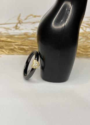 Кольцо керамическое с камнями сердце чёрное