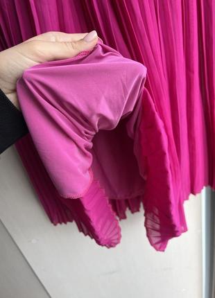 Плиссированная юбка яркого малинового цвета2 фото