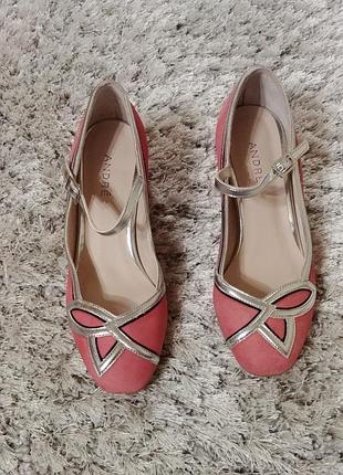 Дуже красиві туфельки з нат. замші andre