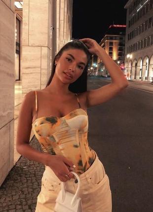 💙💛актуальный топ корсет на бретельках prettylittlething