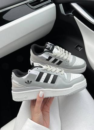 Трендовые кроссовки adidas forum