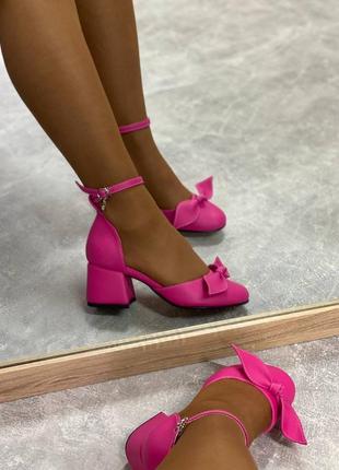Яркие розовые туфельки с бантиком,цвет любой!