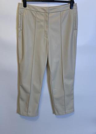 Брендовые брюки из эко-кожи прямого кроя с стрелками