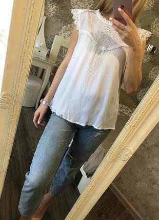 Хлопковая блузка с ажурной вышивкой
