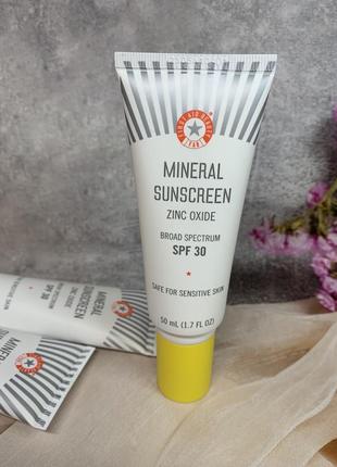 Сонцезахисний крем first aid beauty - weightless liquid mineral sunscreen spf 30