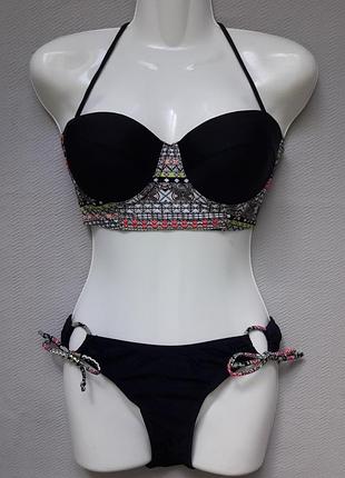 Шикарний купальник з формованою чашкою принт орнамент ззаду шнуровка new look