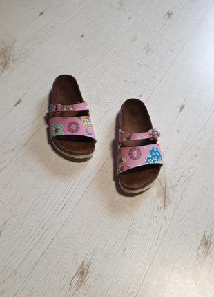 Яскраві шльопанці шльопанці birkis birkenstock