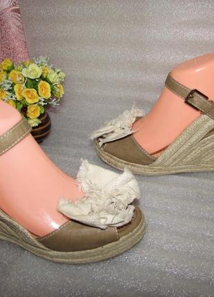 Босоножки на танкетке р 38