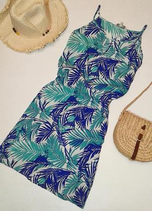 Красивое легкое платье в листьях