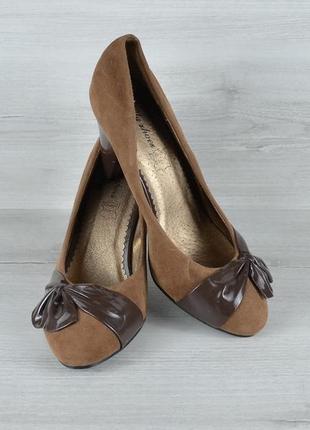 Красиві замшеві туфлі