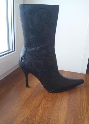 Шкіряні черевики з вишивкою
