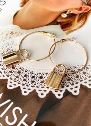 Изысканные серьги кольца с замочками в стиле zara