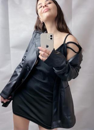 Чёрное короткое платье в рубчик с вырезом под грудью missguided6 фото
