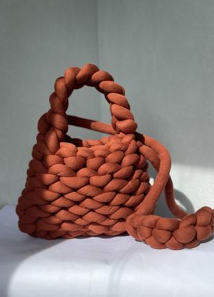 Модная и стильная сумка из толстого вязаного шнура.1 фото