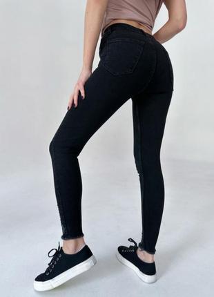 Черные джинсы супер скинни с бахромой3 фото