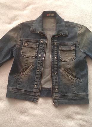 Жіноча джинсова куртка