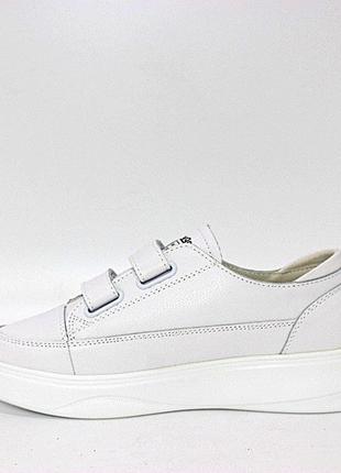 Кожаные белые женские кроссовки на двух липучка
х7 фото