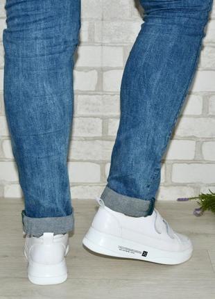 Кожаные белые женские кроссовки на двух липучка
х2 фото