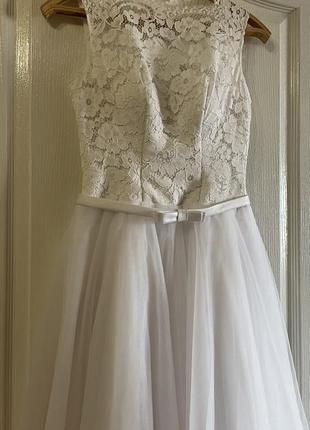Весільна сукня з корсетом із мережива