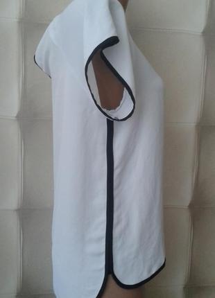 Блузка с черными вставками2 фото