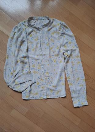 Тонкая блуза в цветочный принт1 фото