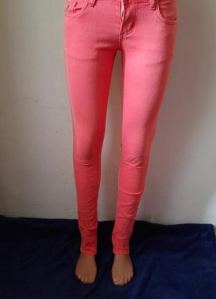 Брюки коралловые