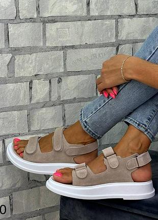 Женские спортивные босоножки